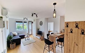 Apartment Queen, Self Check-In, Free Private Garage Parking